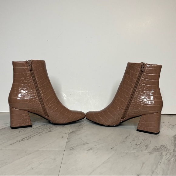 New! Steve Madden Darma Pink Crocodile Bootie 6M - Picture 5 of 14